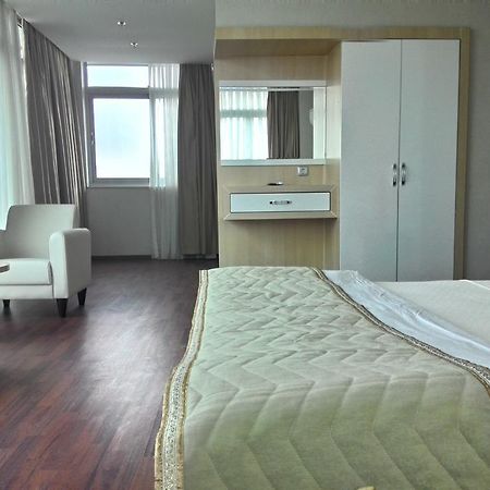 Guney Adana Otel ภายนอก รูปภาพ