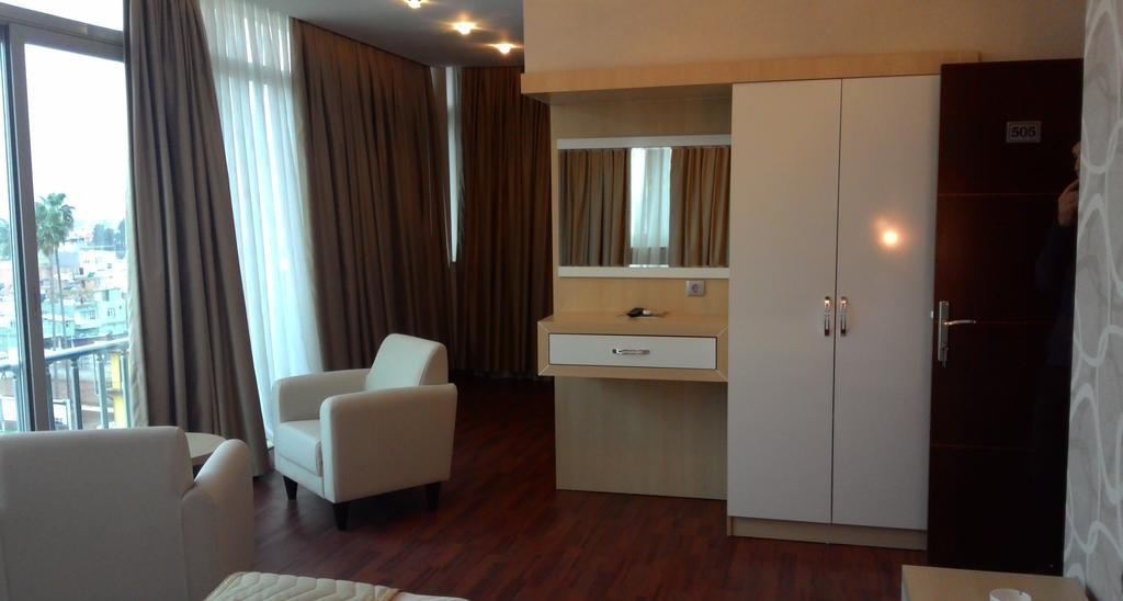 Guney Adana Otel ภายนอก รูปภาพ